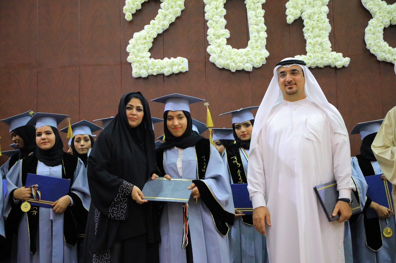 تخريج طالبات الثاني عشر من مدارس الشيخ سعود بن صقر الخيرية