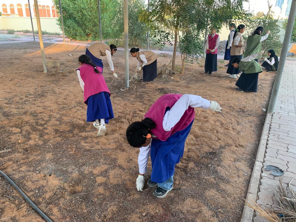 مساهمة الفرق الطالبة في مدرسة الشيخ سعود فرع 3 في زراعة البيئة المدرسية